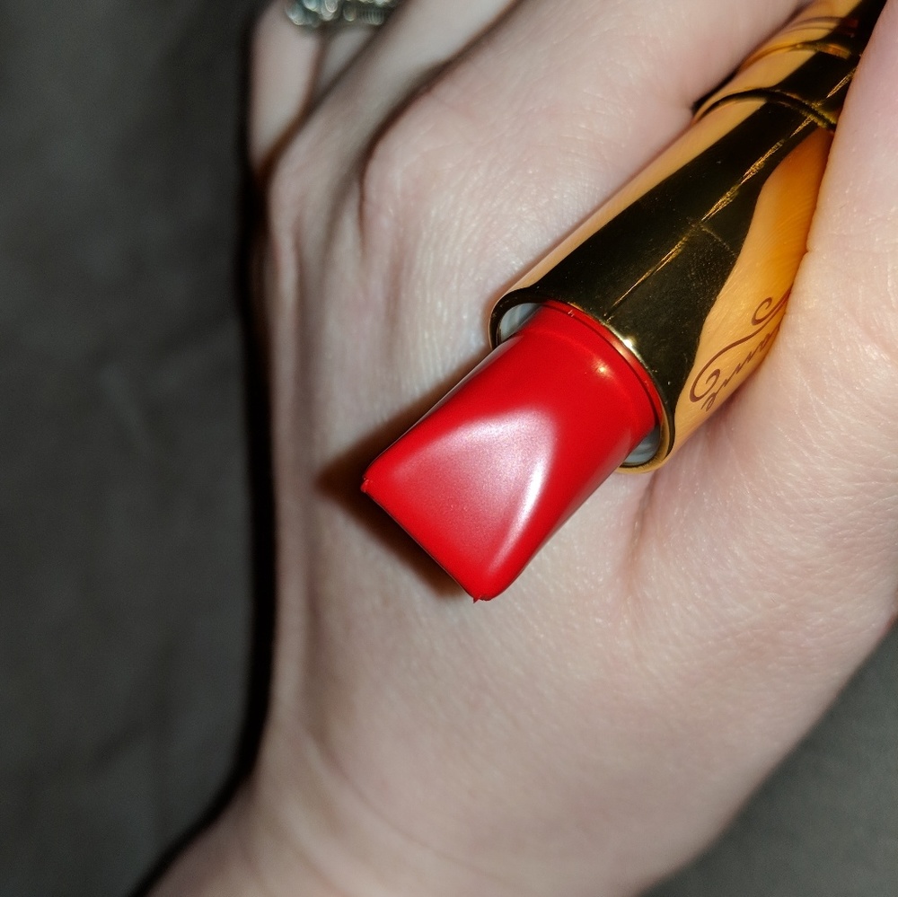 💋 NWT Bésame Victory Red Lipstick - Picture 3 of 4